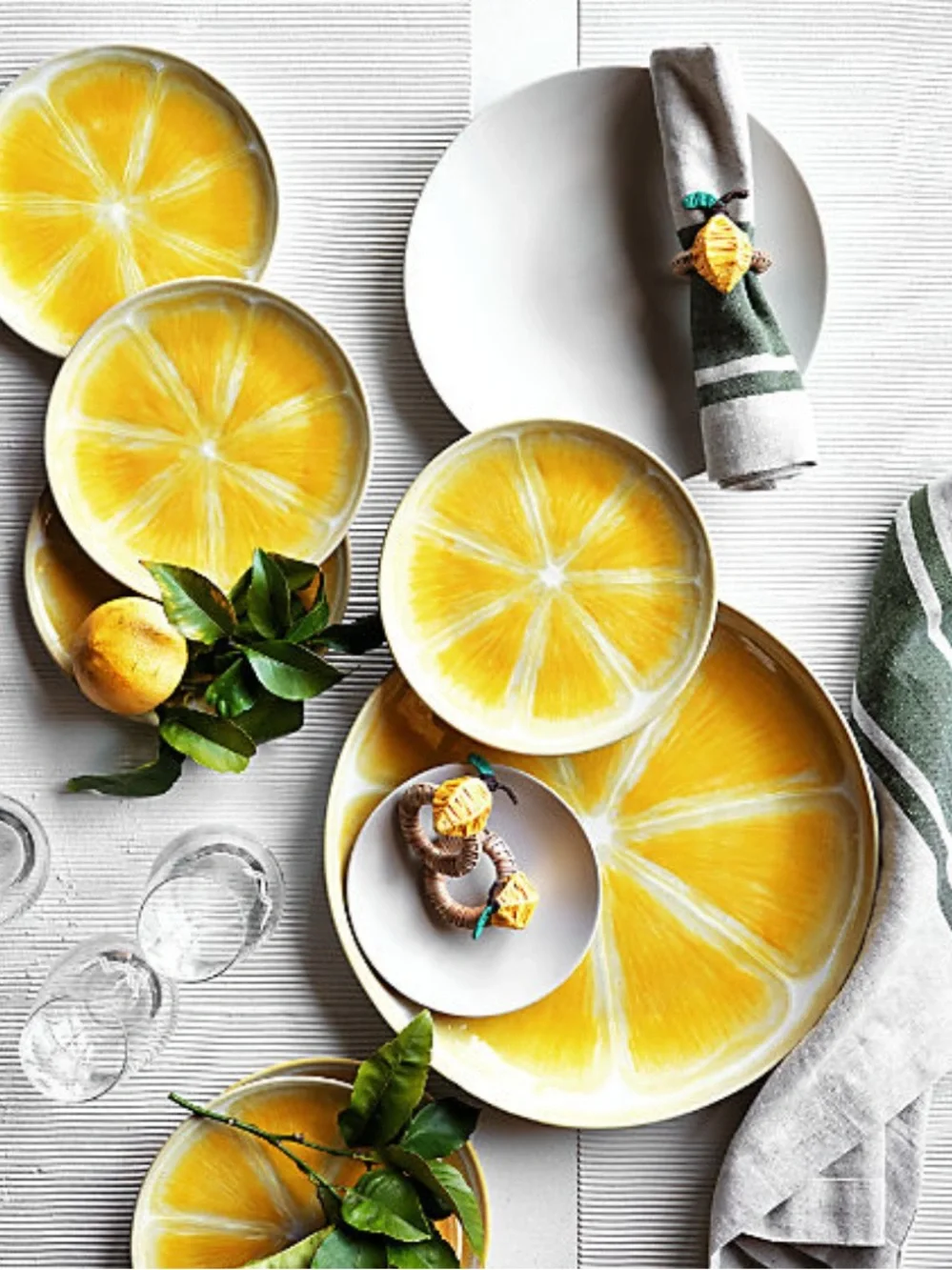 New! 🇮🇹🍋✨Crate&Barrel Yellow Lemon Slice Ceramic Salad Plate 8.27”